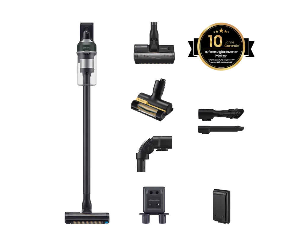 Samsung Jet 85 PetPRO in Schwarz mit komplettem Zubehör auf weißem Grund: der Stielsauger mit flacher Bodendüse, daneben Motorbürste, Mini-Turbobürste, Fugendüsen, Winkelaufsatz, Ladestation und Ersatzakku, oben rechts ein schwarzes Siegel „10 Jahre Garantie“ auf den Motor