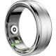 Silberner Ring mit spiegelnder Außenseite und zwei feinen umlaufenden Rillen, schräg aufgenommen: durch die transparente Innenseite sind Platine, grüne LEDs und ein rundes weißes Sensorfeld mit schwarzem Punkt zu sehen